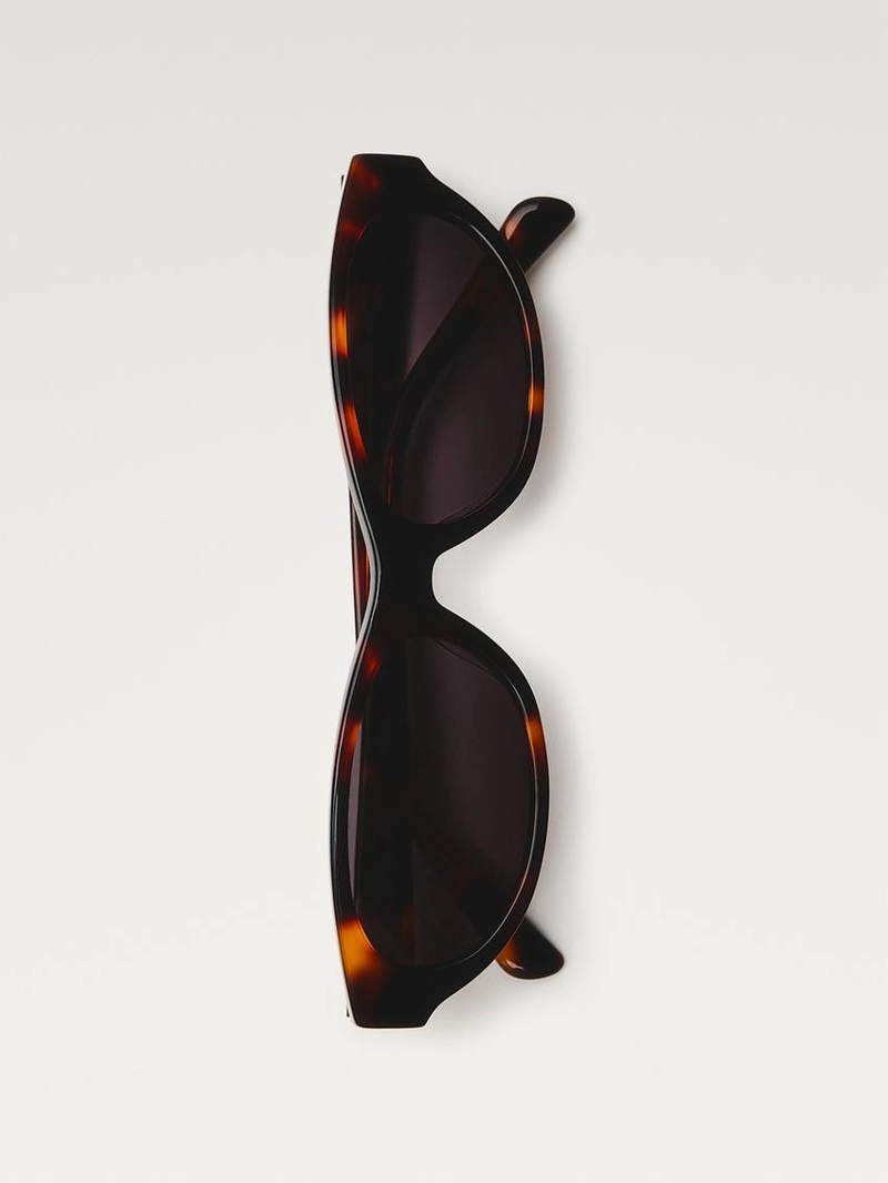 Узкие солнцезащитные очки с эффектом черепаховой панциря