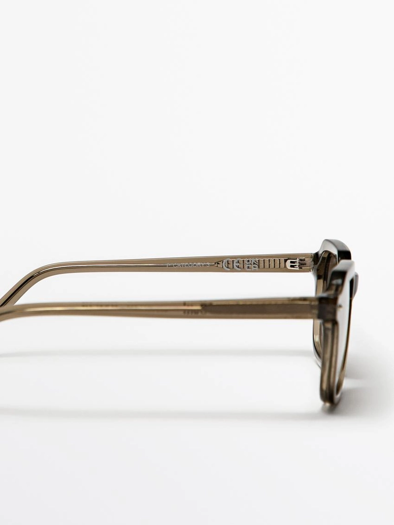 Солнечные очки квадратной формы