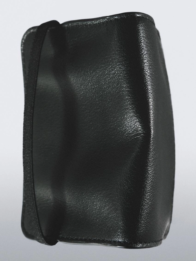 Картхолдер из кожи наппа с клапаном