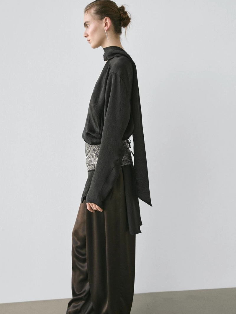 Блузка с вырезом на завязках - studio