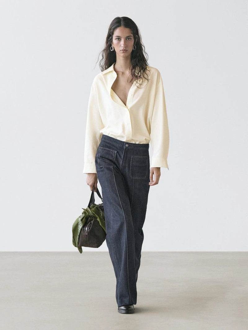 Джинсы с высокой посадкой и расклешенными брючинами с карманами