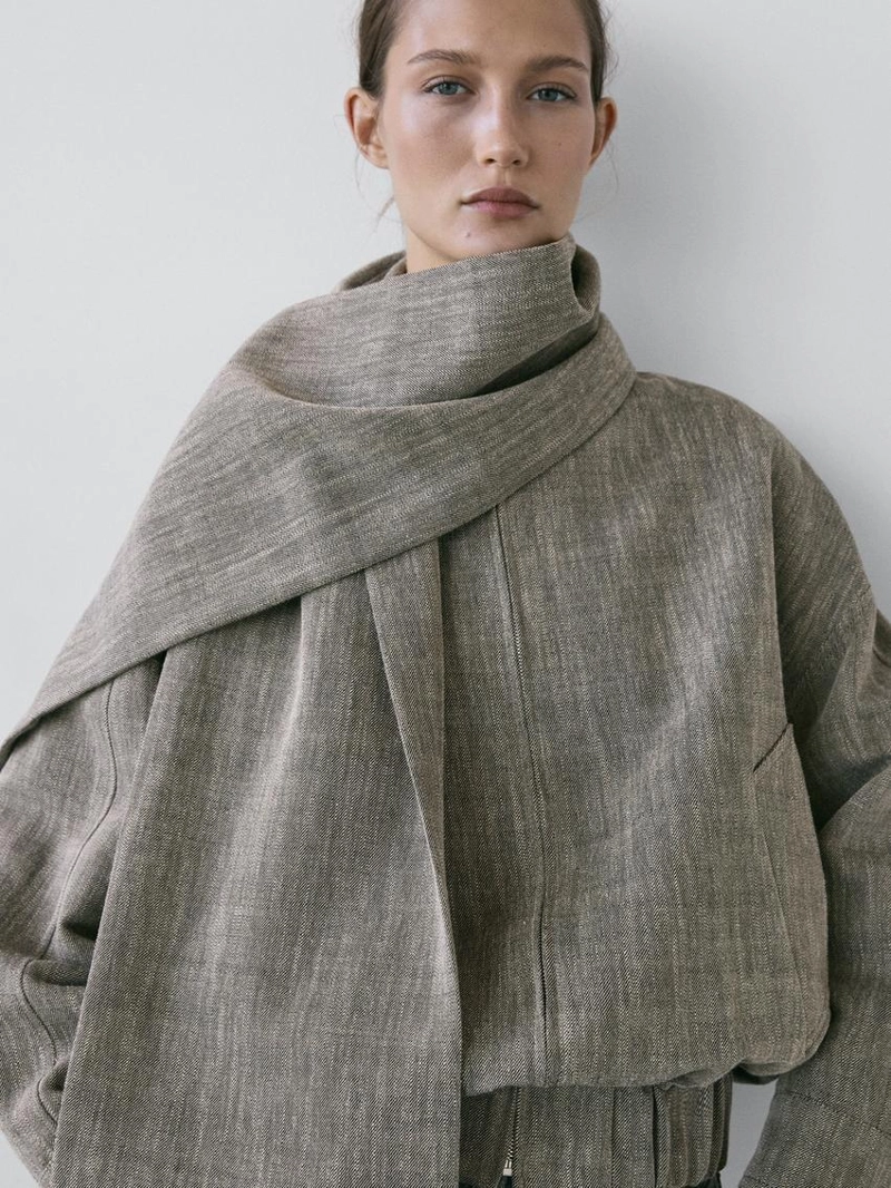 Куртка-бомбер с шарфом в меланжевом стиле