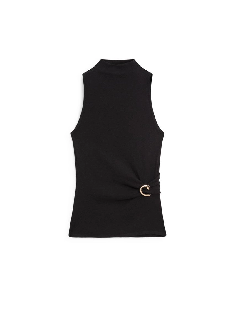 Топ с воротником-воронкой и деталями броши