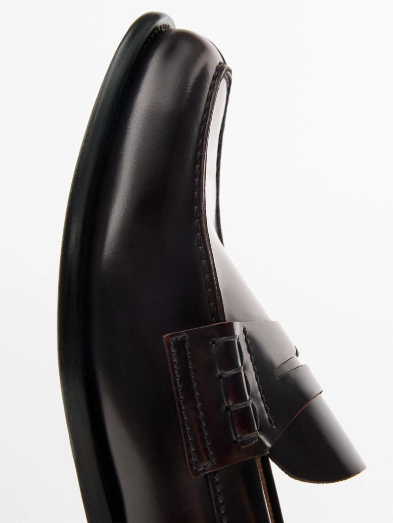 Лоферы из кожи с деталью монеты