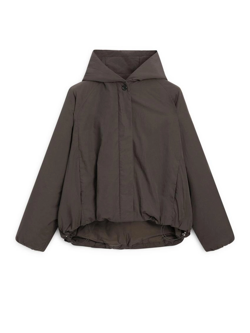 Утепленная куртка-бомбер с капюшоном и водоотталкивающим эффектом