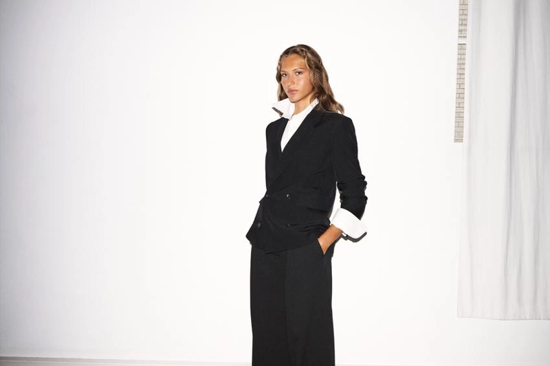 Пиджак из 100% экстра-тонкой шерсти с двумя пуговицами