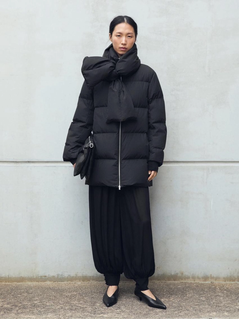 Пуховик с водоотталкивающей отделкой с деталями шарфа