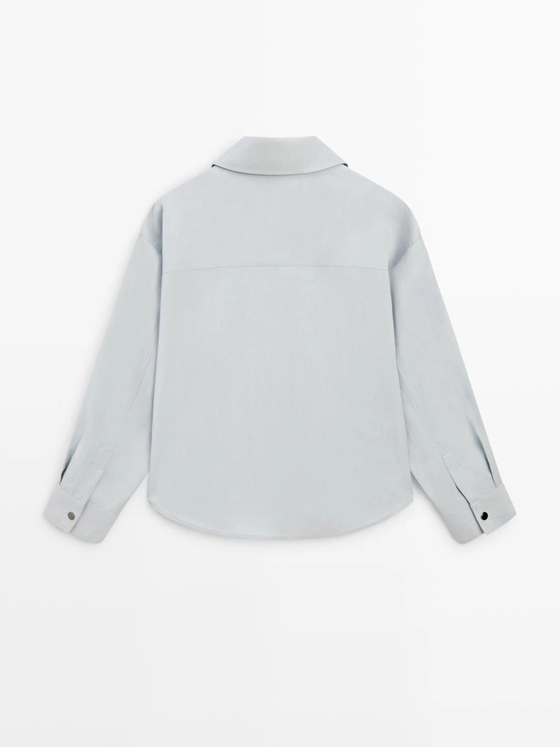 Рубашка с пуговицами и широким воротником