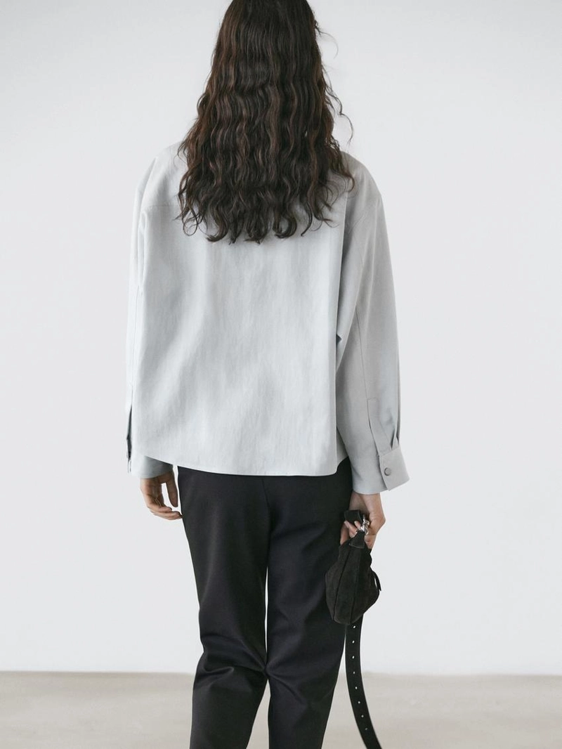 Рубашка с пуговицами и широким воротником