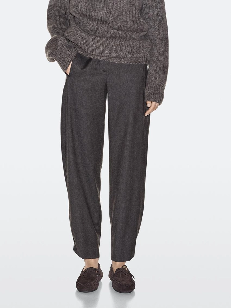 Туфли из разделанной кожи с объемным бантом