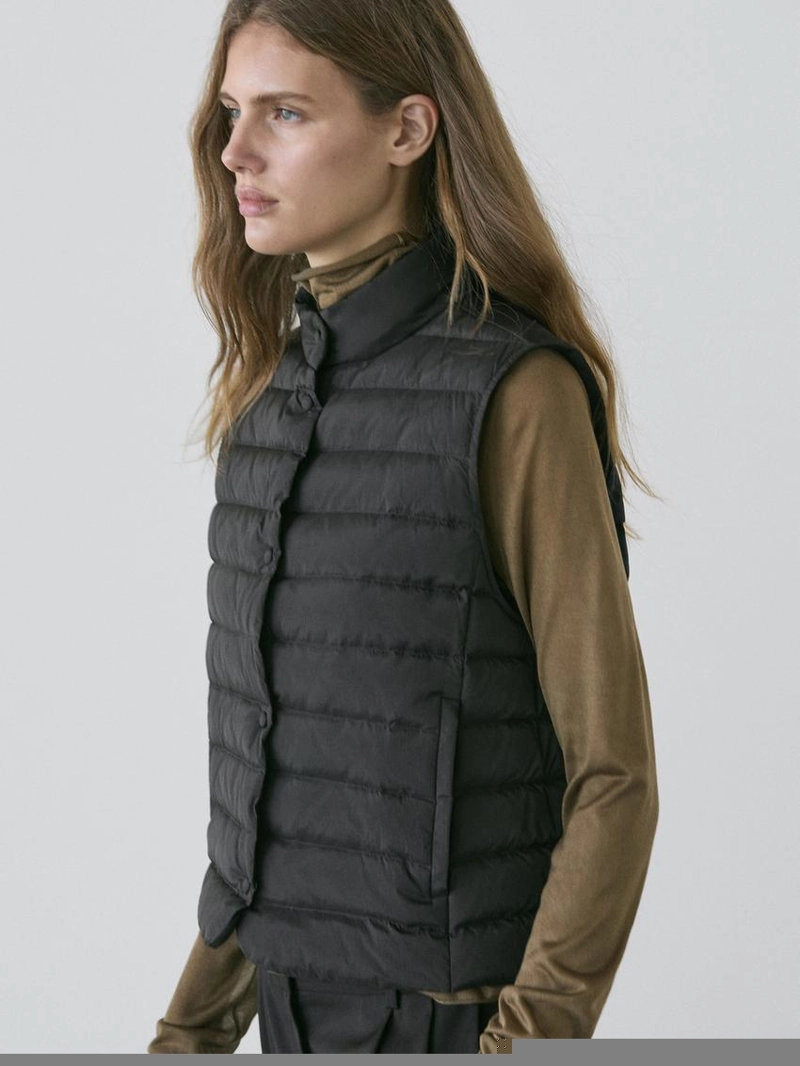 Стеганый пуховый жилет