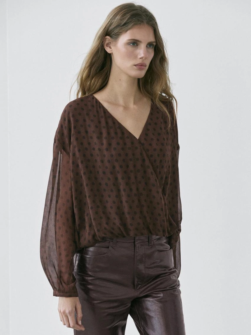 Блуза с запахом в горошек