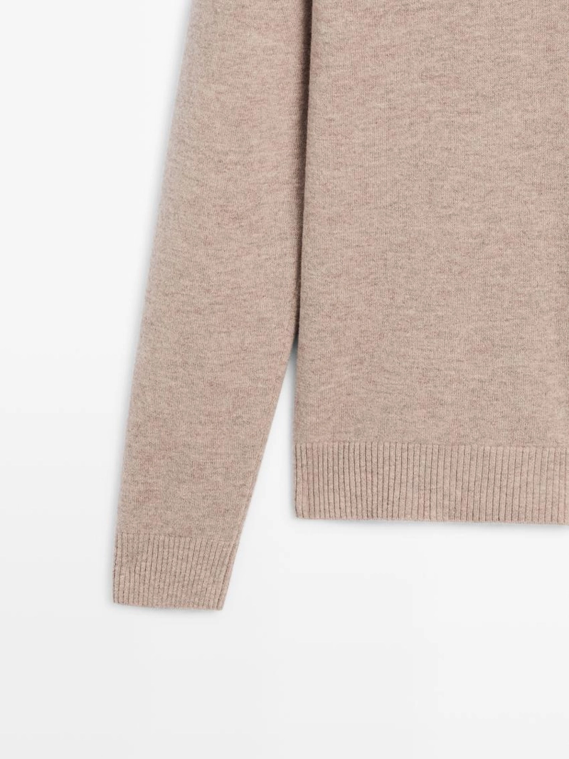 Поло-свитер из 100% шерсти с v-образным вырезом