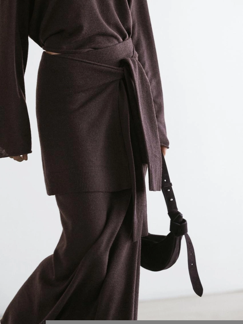 Юбка из трикотажа с деталями на завязках на рукавах