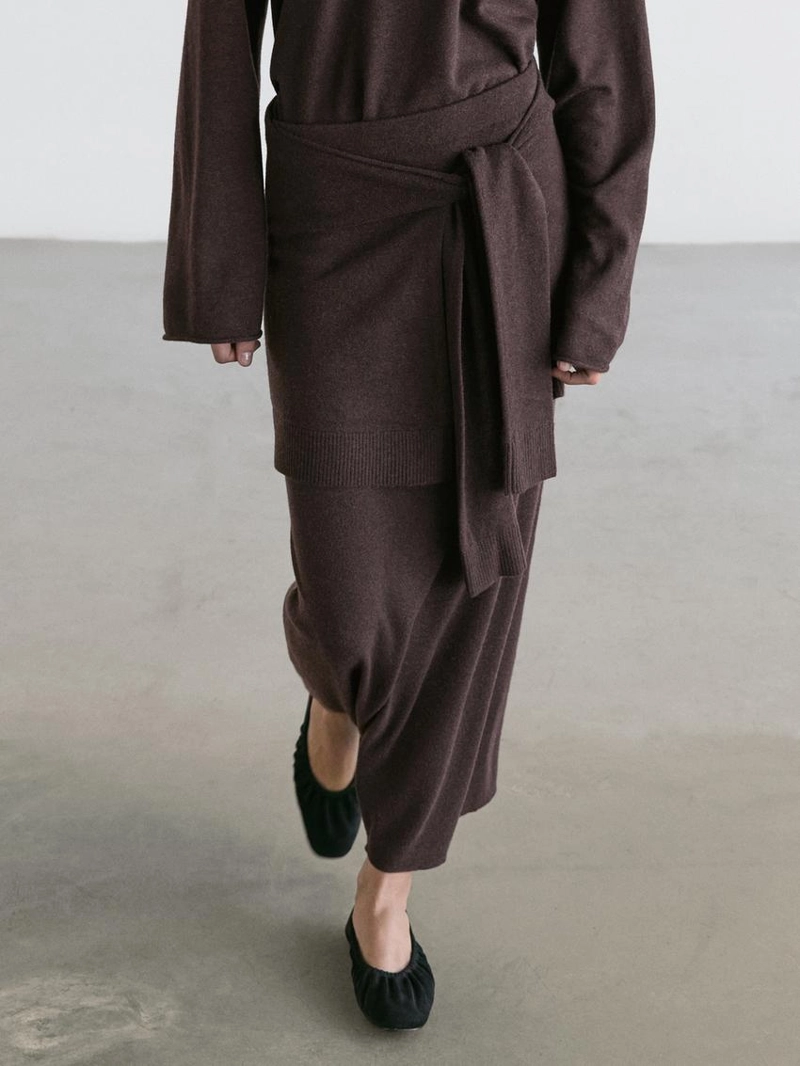 Юбка из трикотажа с деталями на завязках на рукавах