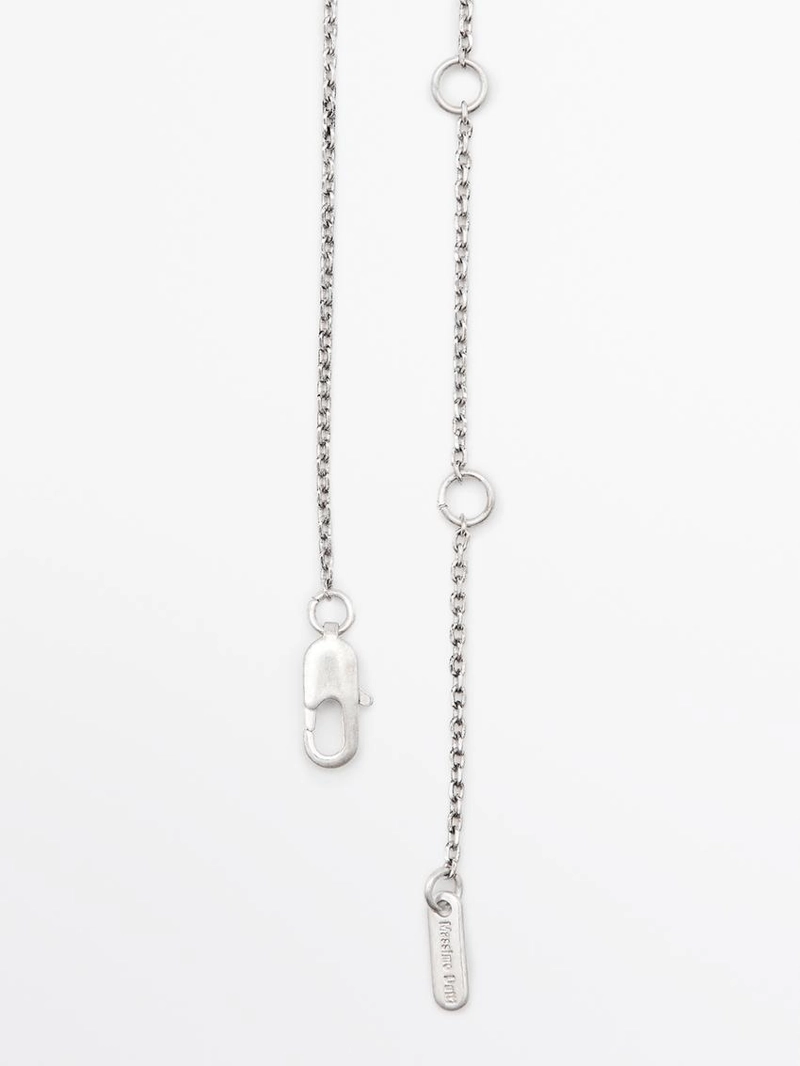 Ожерелье с металлическим подвеской