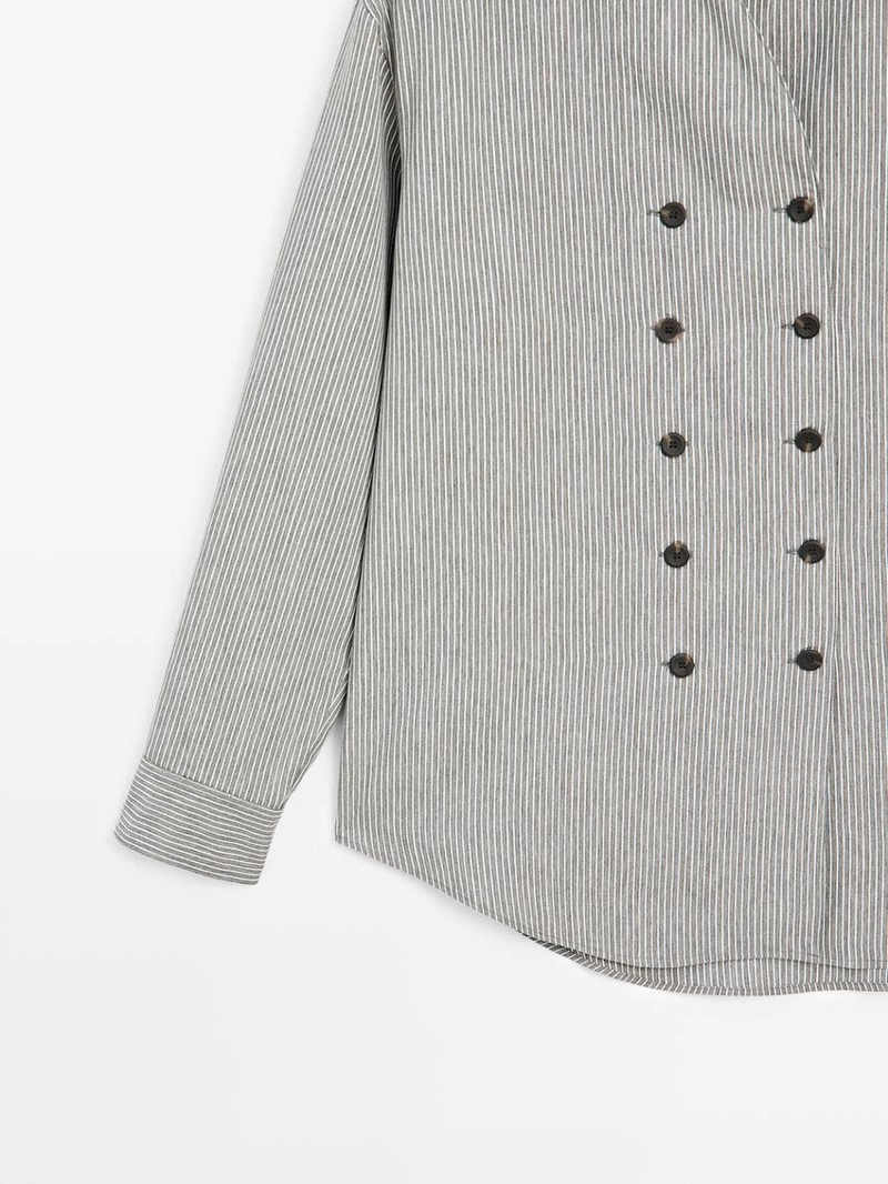 Рубашка в полоску со свободным покроем и деталями на пуговицах