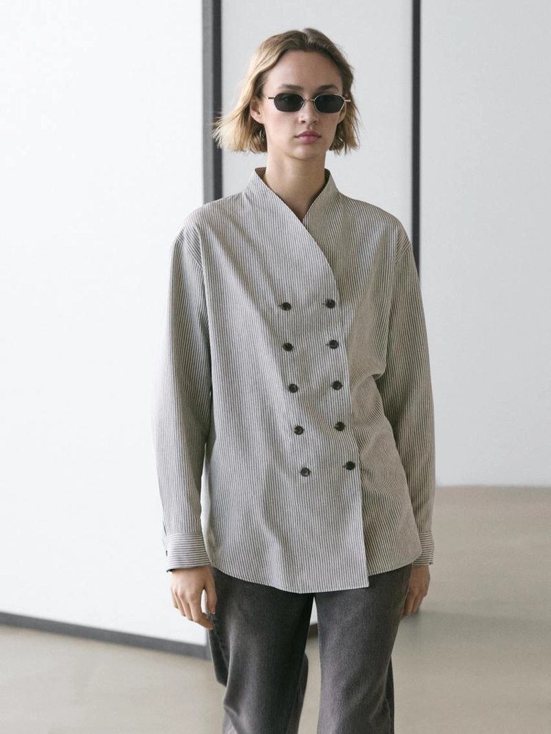 Рубашка в полоску со свободным покроем и деталями на пуговицах