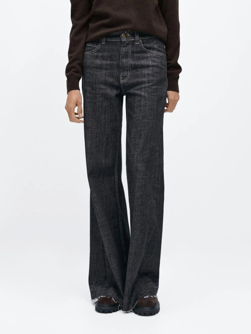 Джинсы с высокой талией и расширенными брючинами