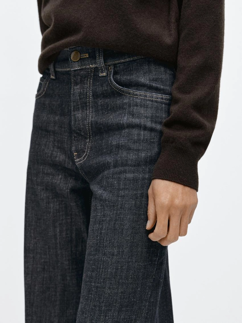 Джинсы с высокой талией и расширенными брючинами