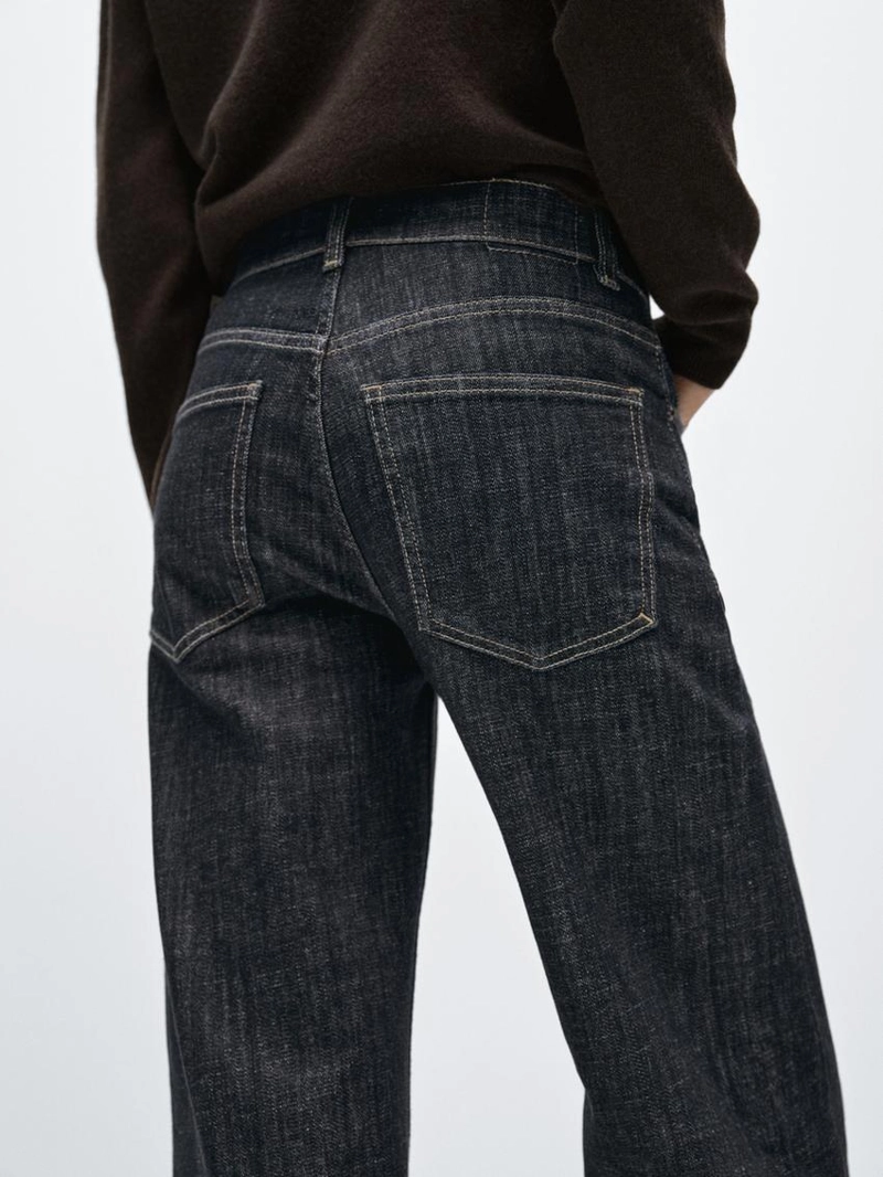 Джинсы с высокой талией и расширенными брючинами