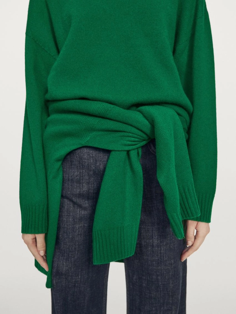 Джинсы с высокой талией и расширенными брючинами