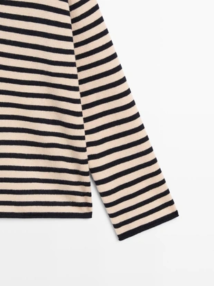 Водолазка с полосатым V-образным вырезом из вязаного полотна- Заказать в России