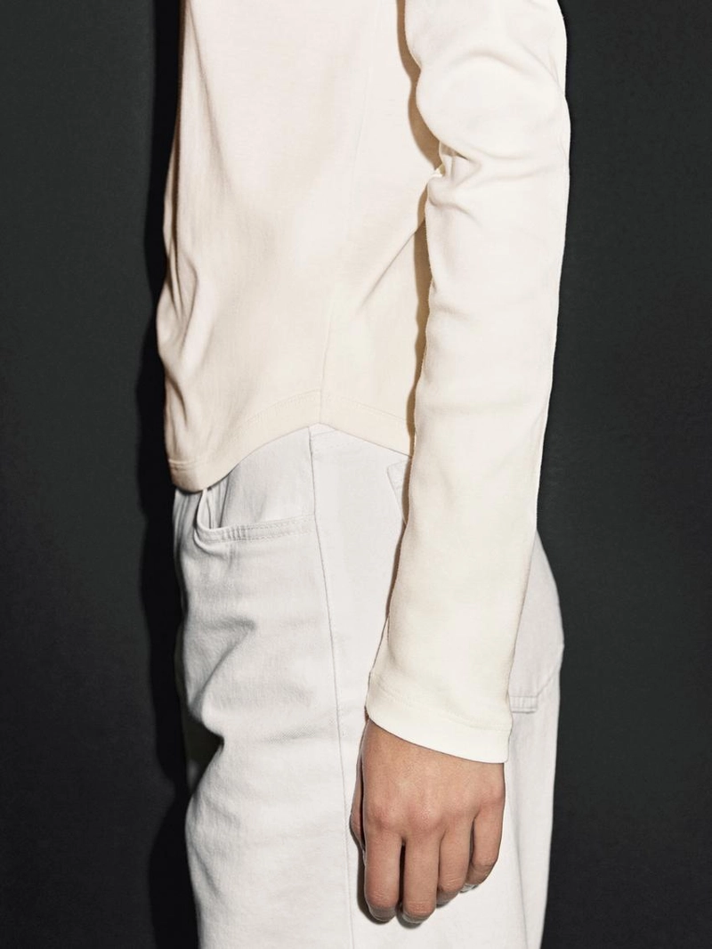 Футболка с длинным рукавом и закругленным подолом