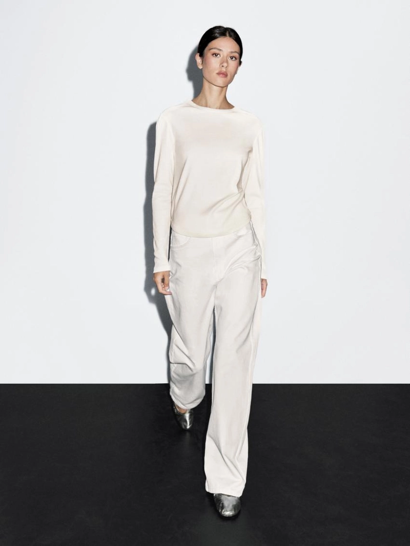 Футболка с длинным рукавом и закругленным подолом