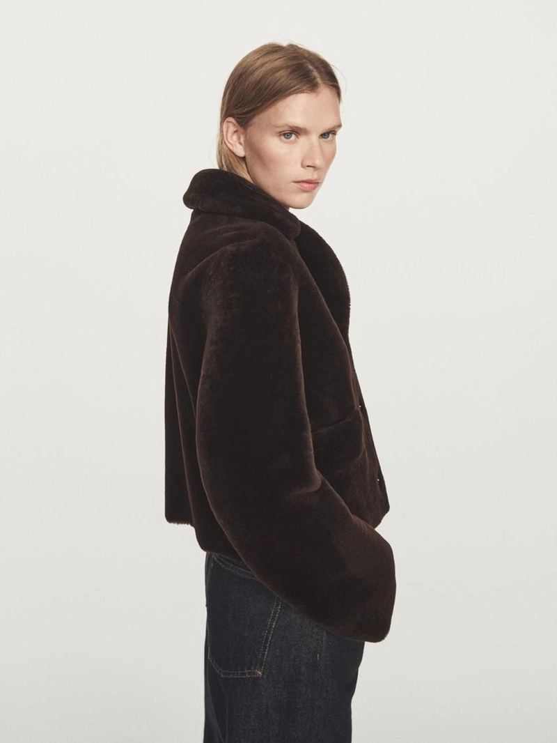 Короткая куртка из кожи ягненка мутона