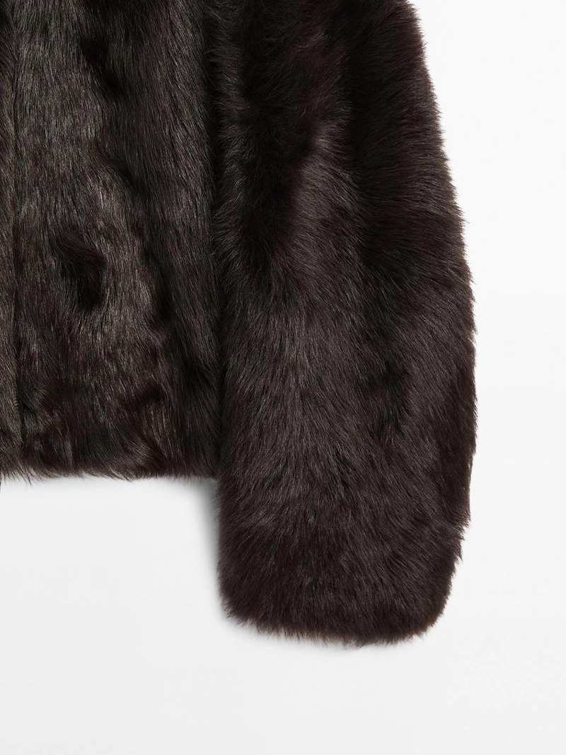 Короткая кожаная куртка с мехом