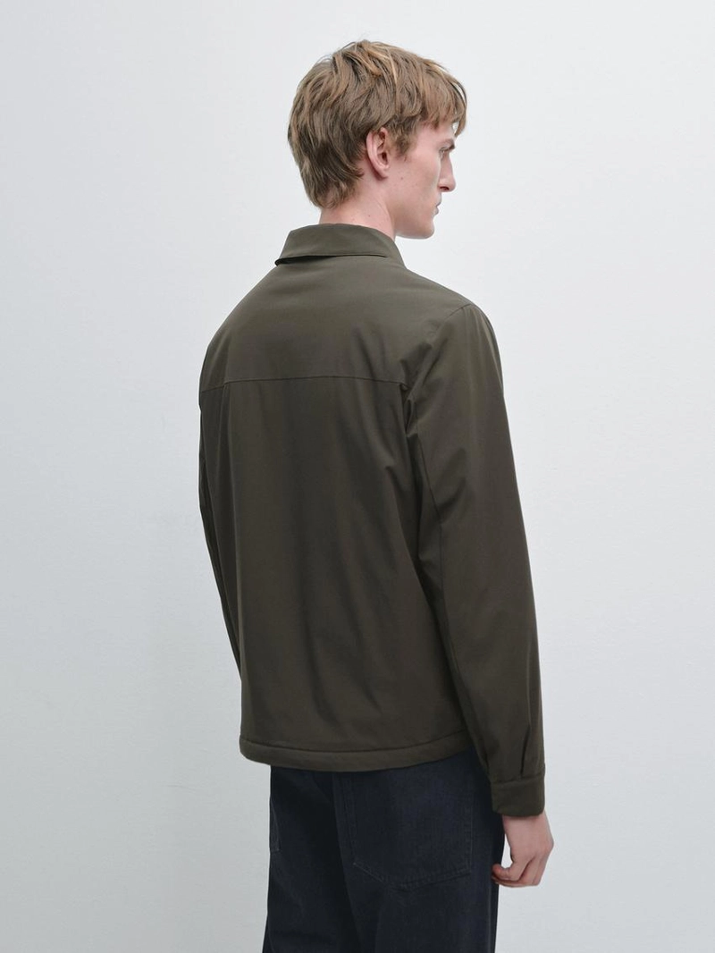 Короткий пиджак с деталями кармана