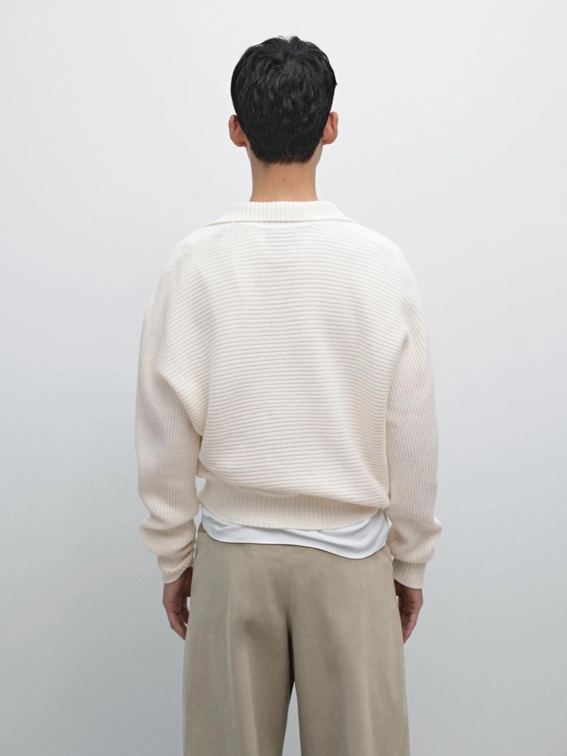 Вязанный свитер с воротником на пуговицах