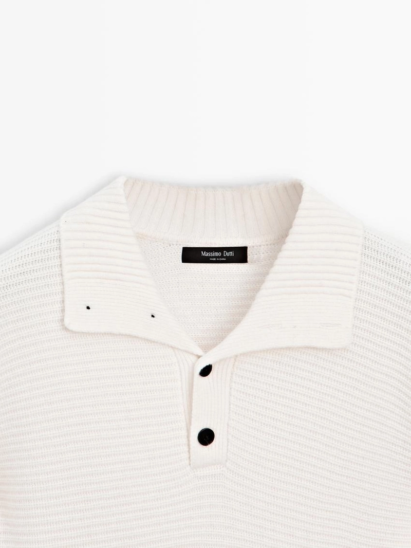 Вязанный свитер с воротником на пуговицах