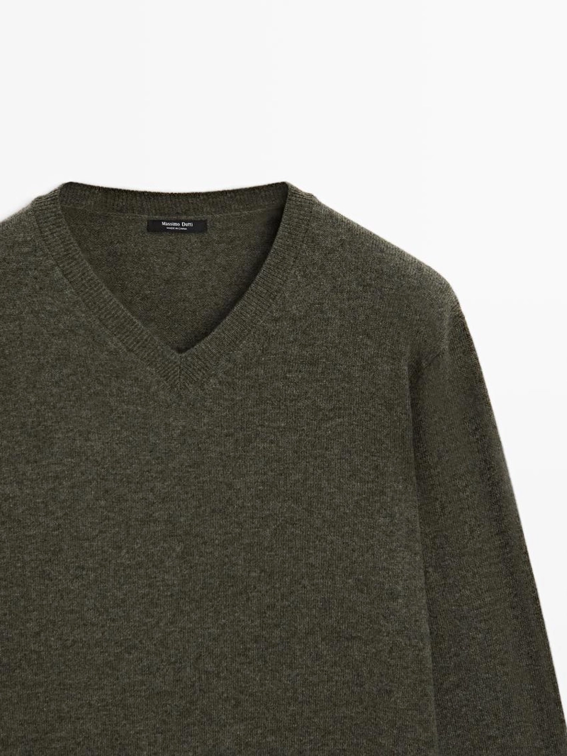 Джемпер с v-образным вырезом из шерстяного микса