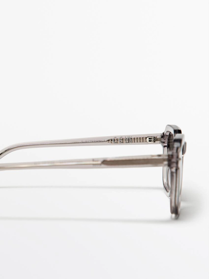 Солнечные очки квадратной формы