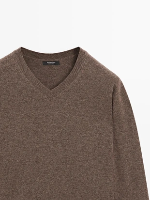 Свитер с V-образным вырезом из шерстяной смеси- Заказать в России