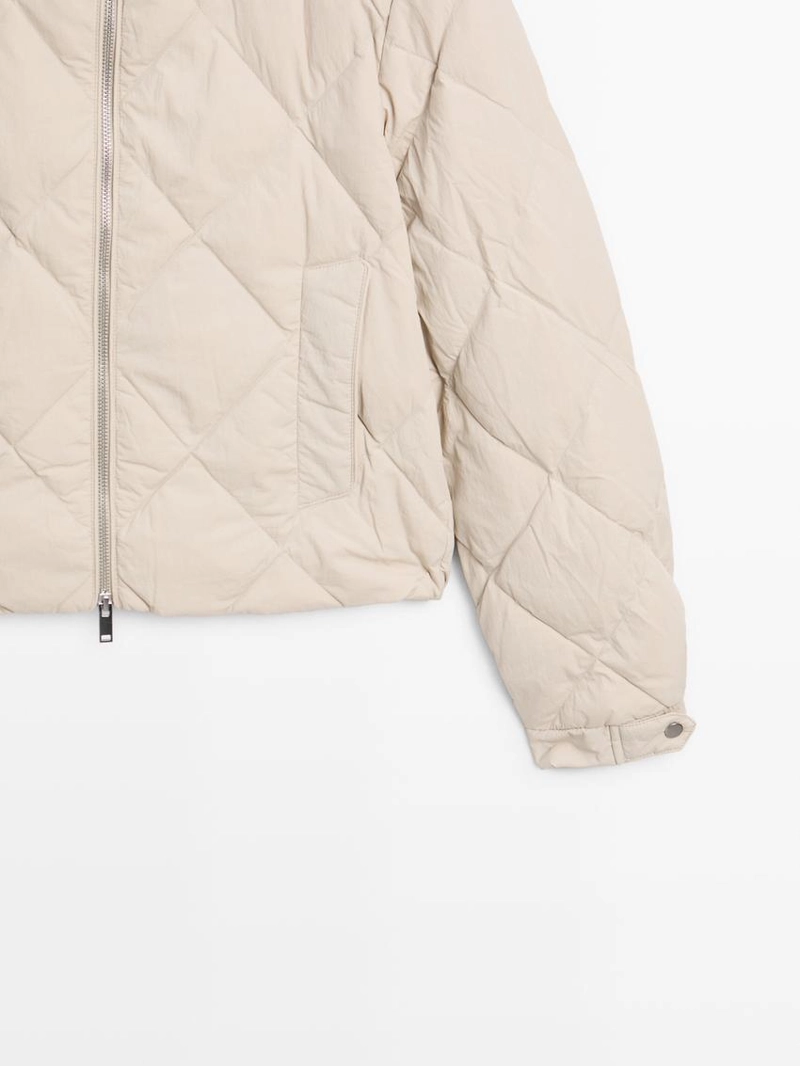 Короткая водоотталкивающая стеганая бомбер-куртка