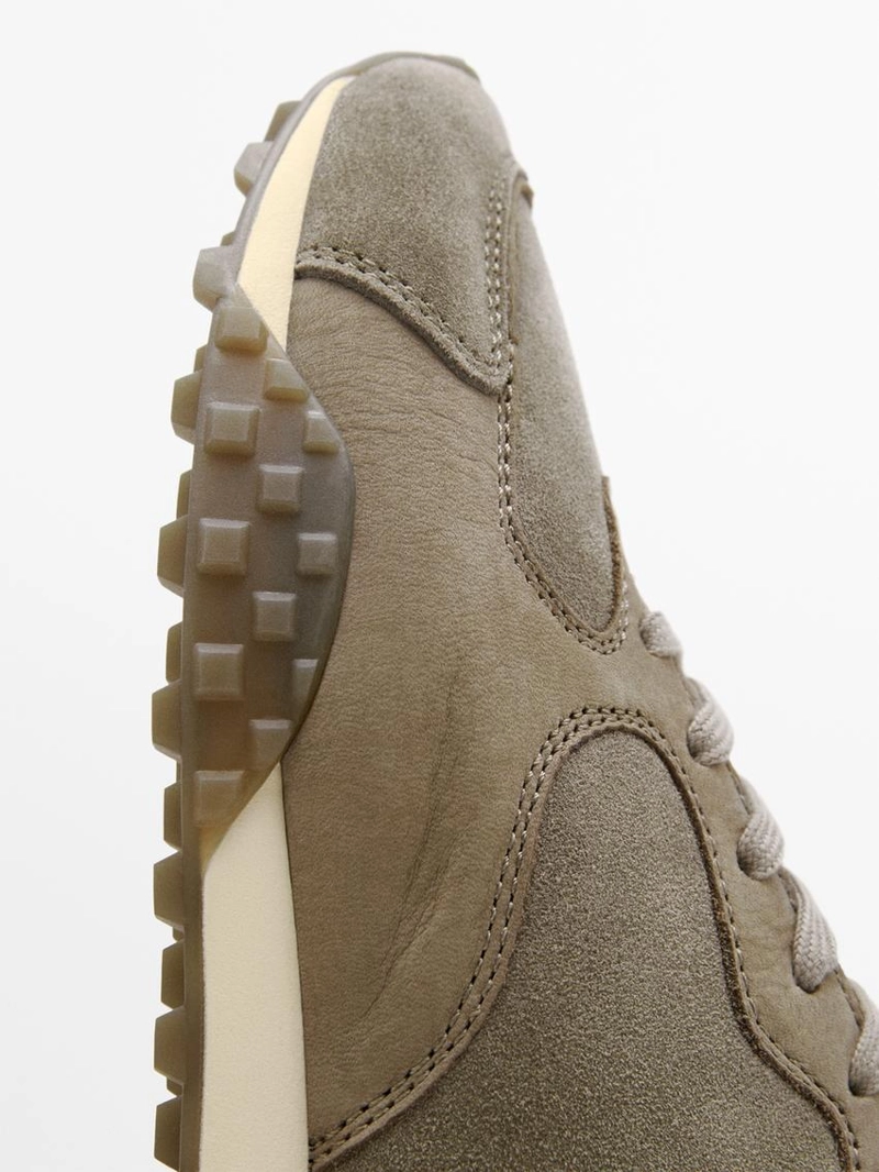 Кроссовки из контрастной кожи