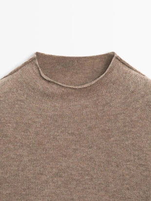 Вязанный свитер из шерстяной смеси с макраме-воротником- Заказать в России