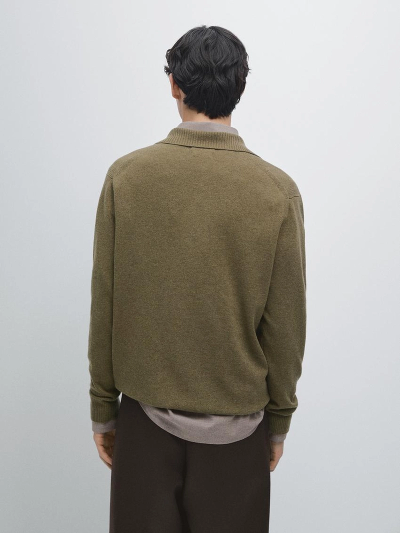 Водолазка-поло из 100% шерсти с v-образным вырезом