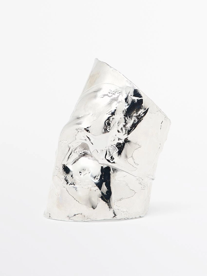 Браслет с нестандартной формой манжеты