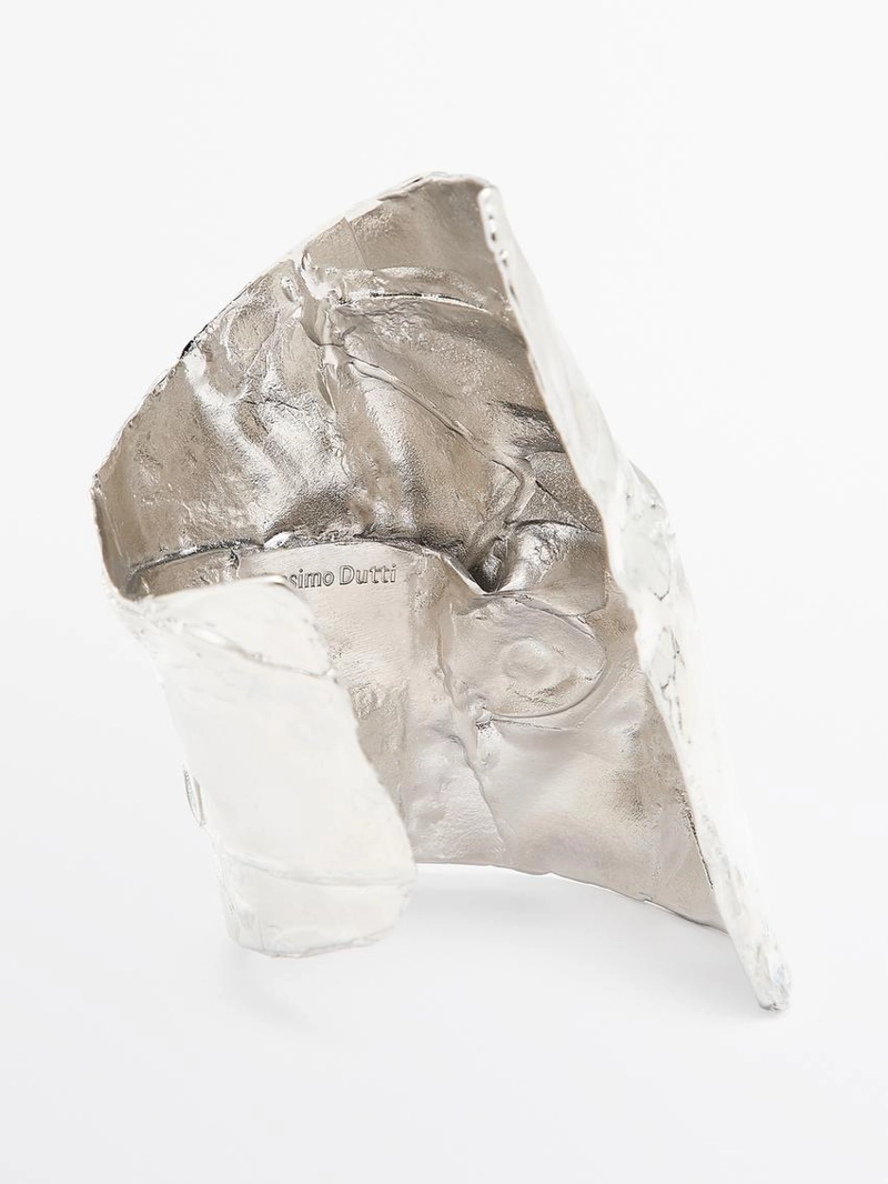 Браслет с нестандартной формой манжеты