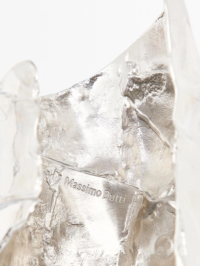 Браслет с нестандартной формой манжеты