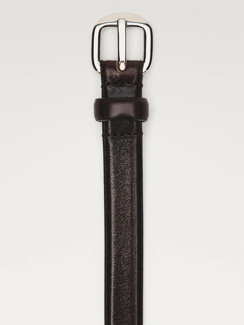 Кожаный пояс с изогнутой пряжкой