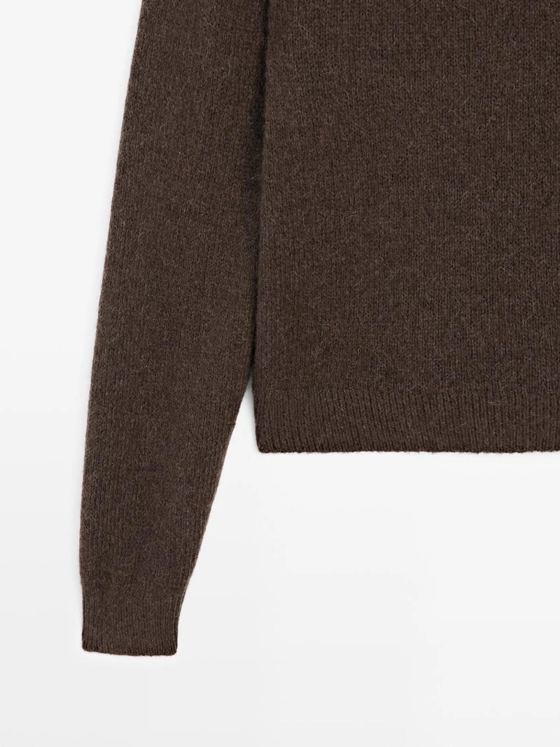 Свитер с высоким воротником из вязаного полотна на кнопках