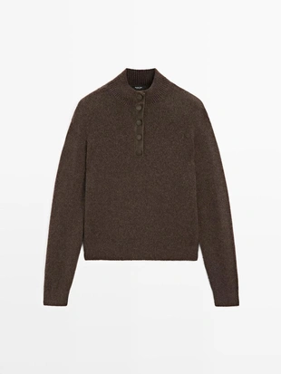 Свитер с высоким воротником из вязаного полотна на кнопках- Заказать в России