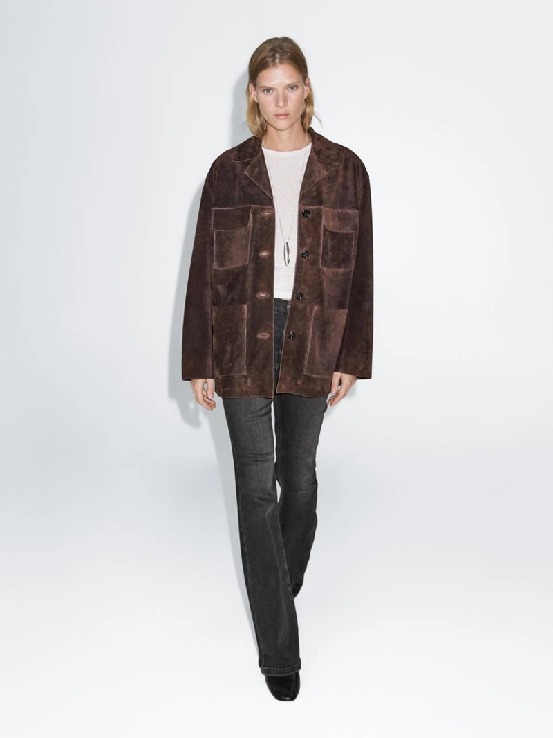 Джинсы с высокой талией и расклешенными штанинами