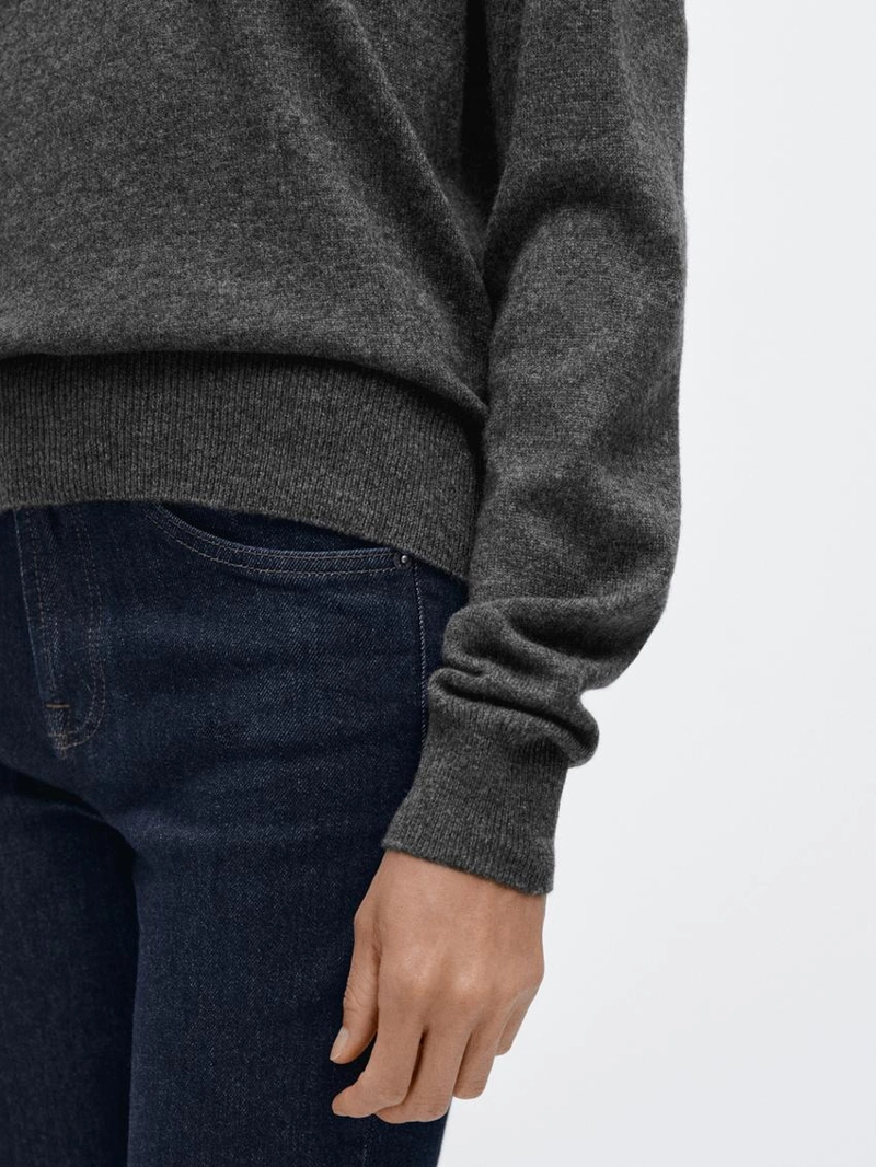 Свитер из шерсти с круглым вырезом