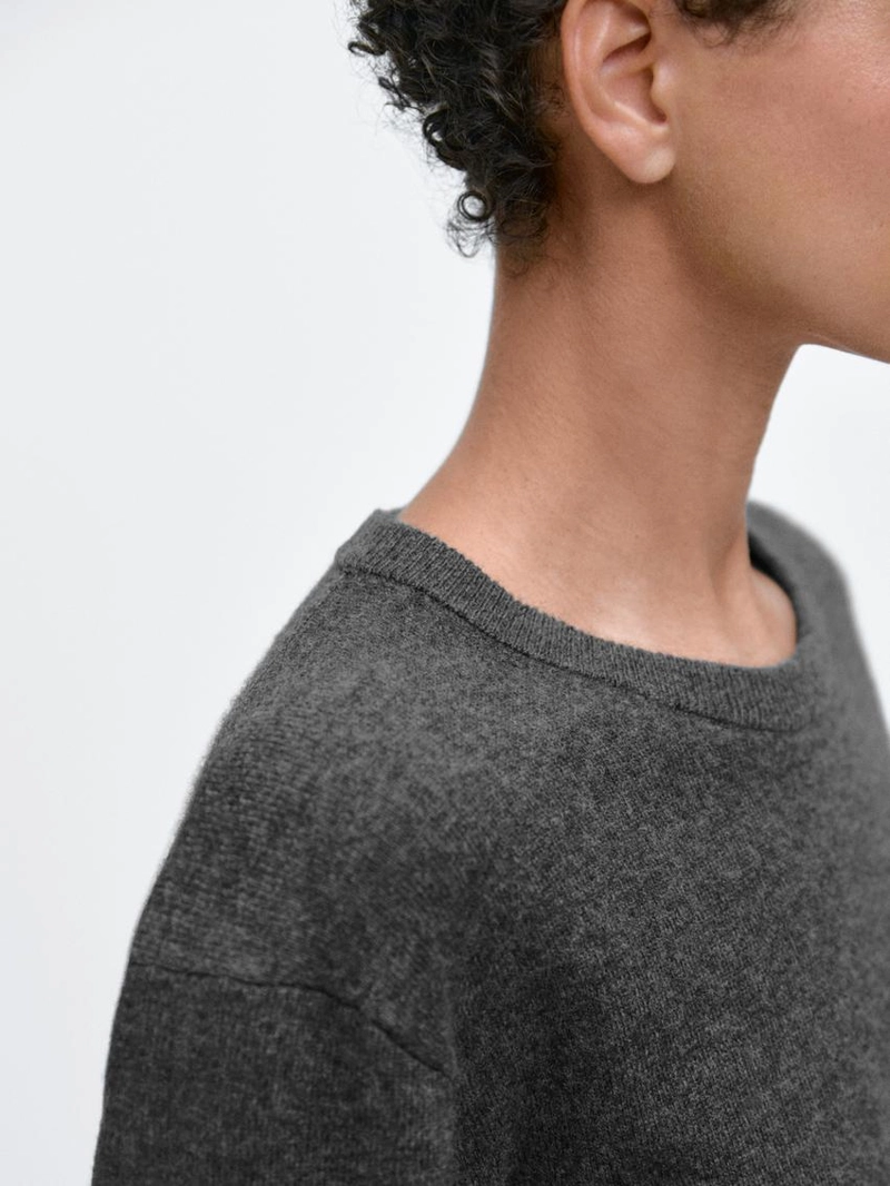 Свитер из шерсти с круглым вырезом